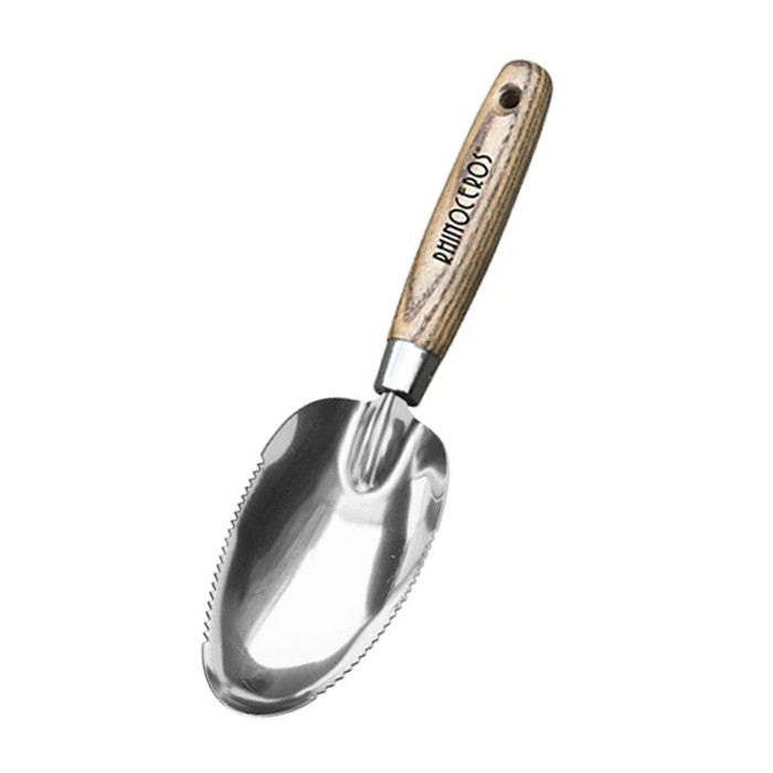 정원 흙 퍼내기