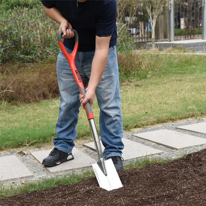 스테인레스 대 탄소: 정원 도구 선택